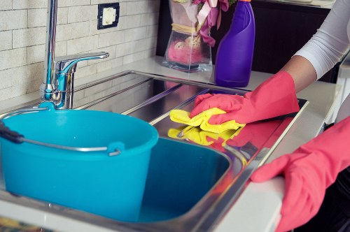 Kitchen deep cleaning during end of tenancy service